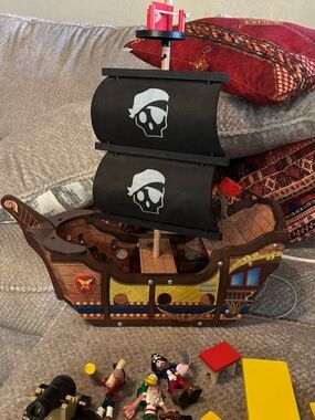 KidKraft Wooden Pirate Ship Playset w/ 16 Accessories Figures Cannons Treasure